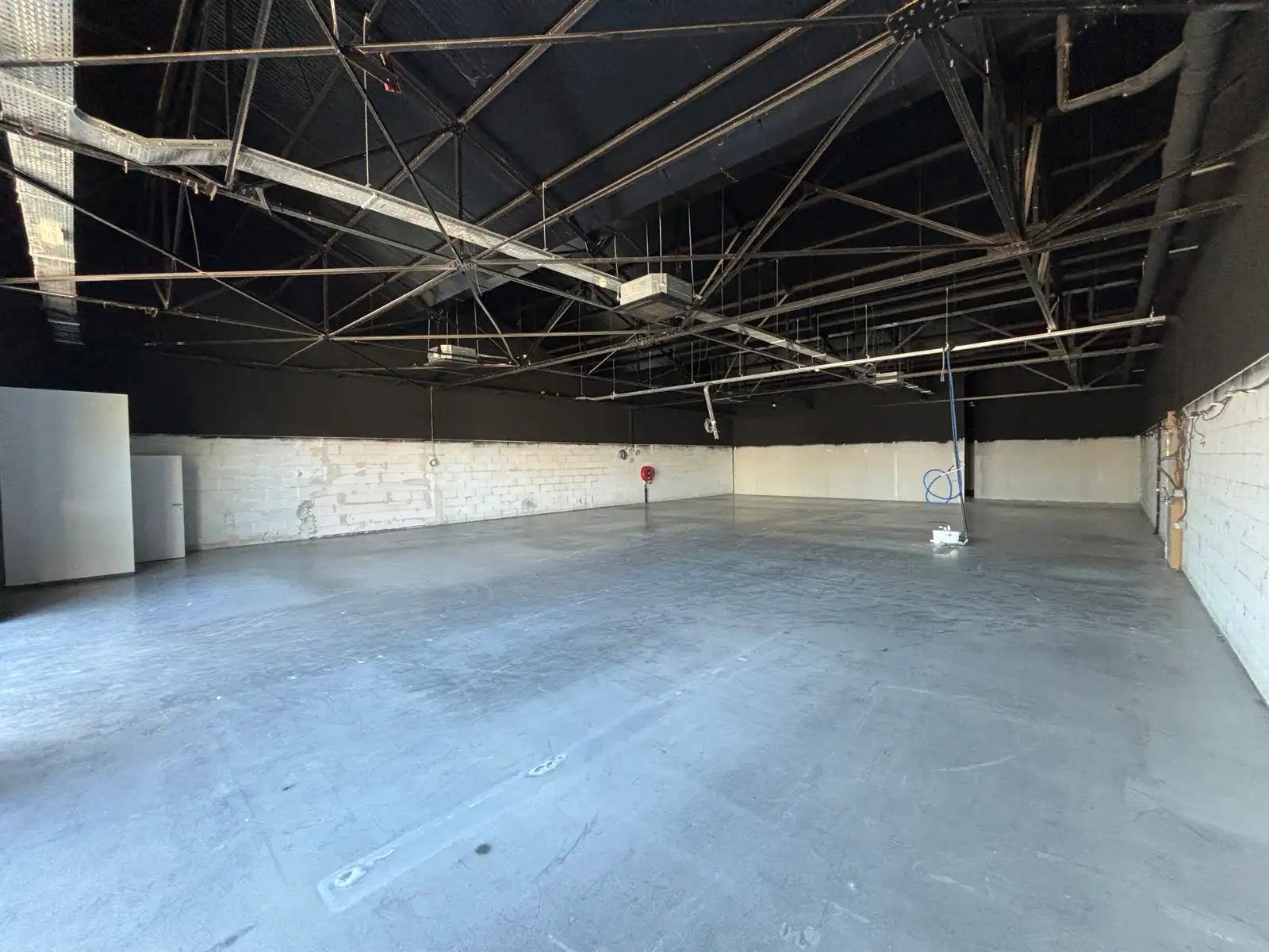 Winkelpand met showroom & magazijn te huur – Lier (1.000 m²) foto 6