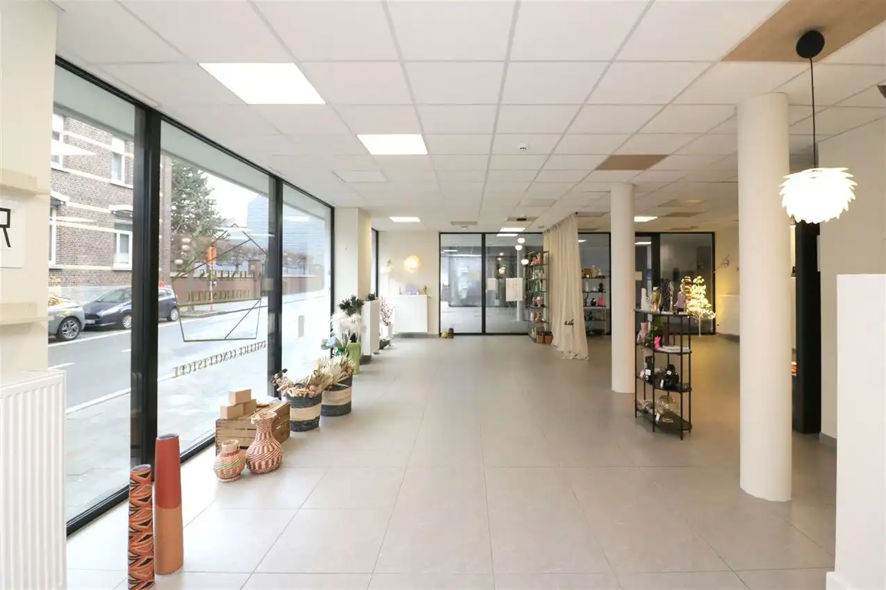 handelszaak met grote zichtbaarheid te midden van centrum foto 10
