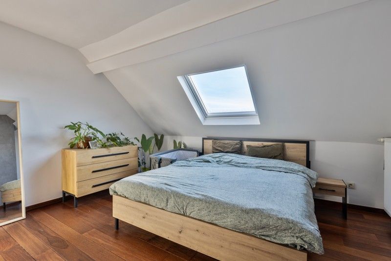 Ruim lichtrijk en karaktervol appartement dicht tegen het centrum foto 16