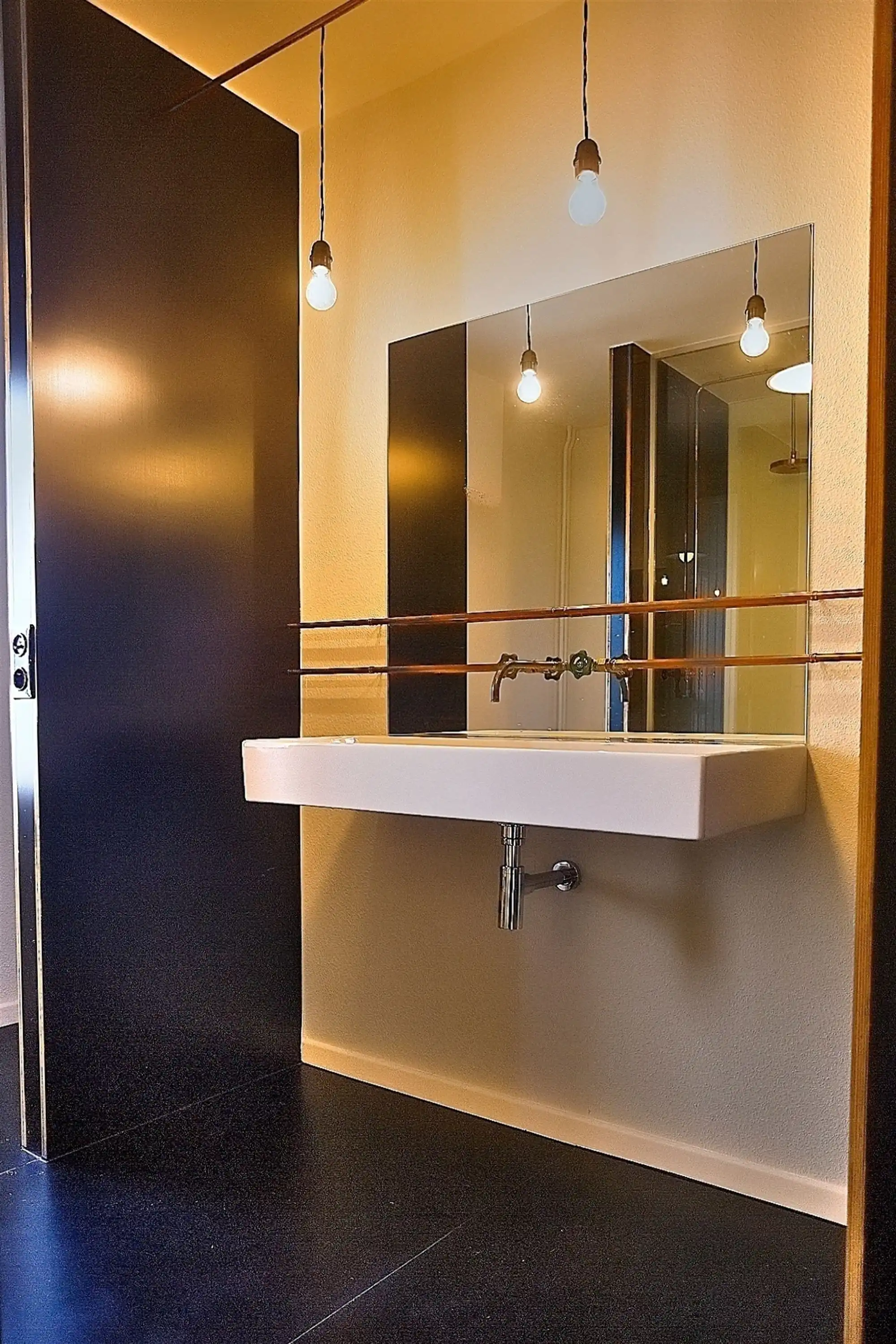 Volledig instapklaar handelspand met woonst foto 14