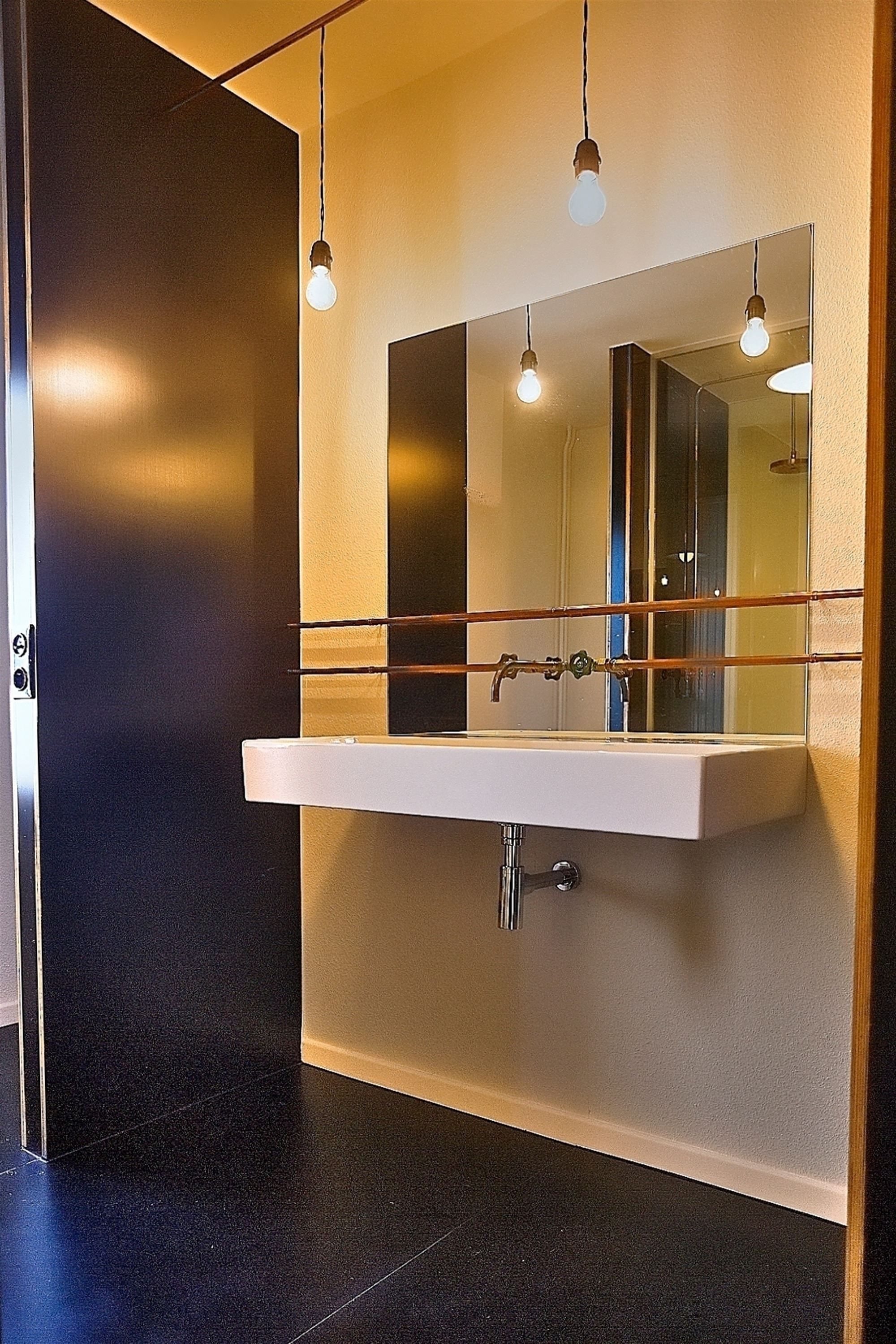 Volledig instapklaar handelspand met woonst foto 14