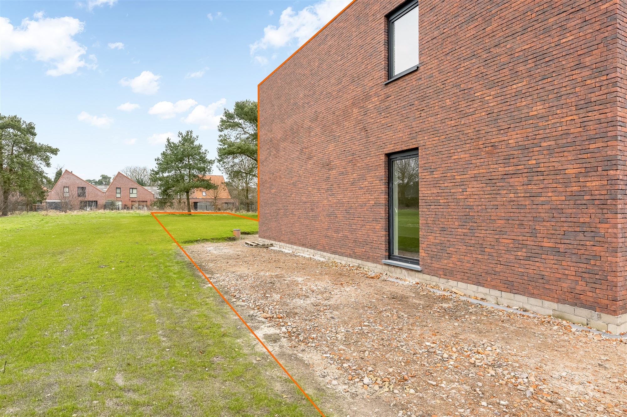 VOLLEDIG AFGEWERKTE NIEUWBOUWWONING IN DOODLOPENDE STRAAT foto 26