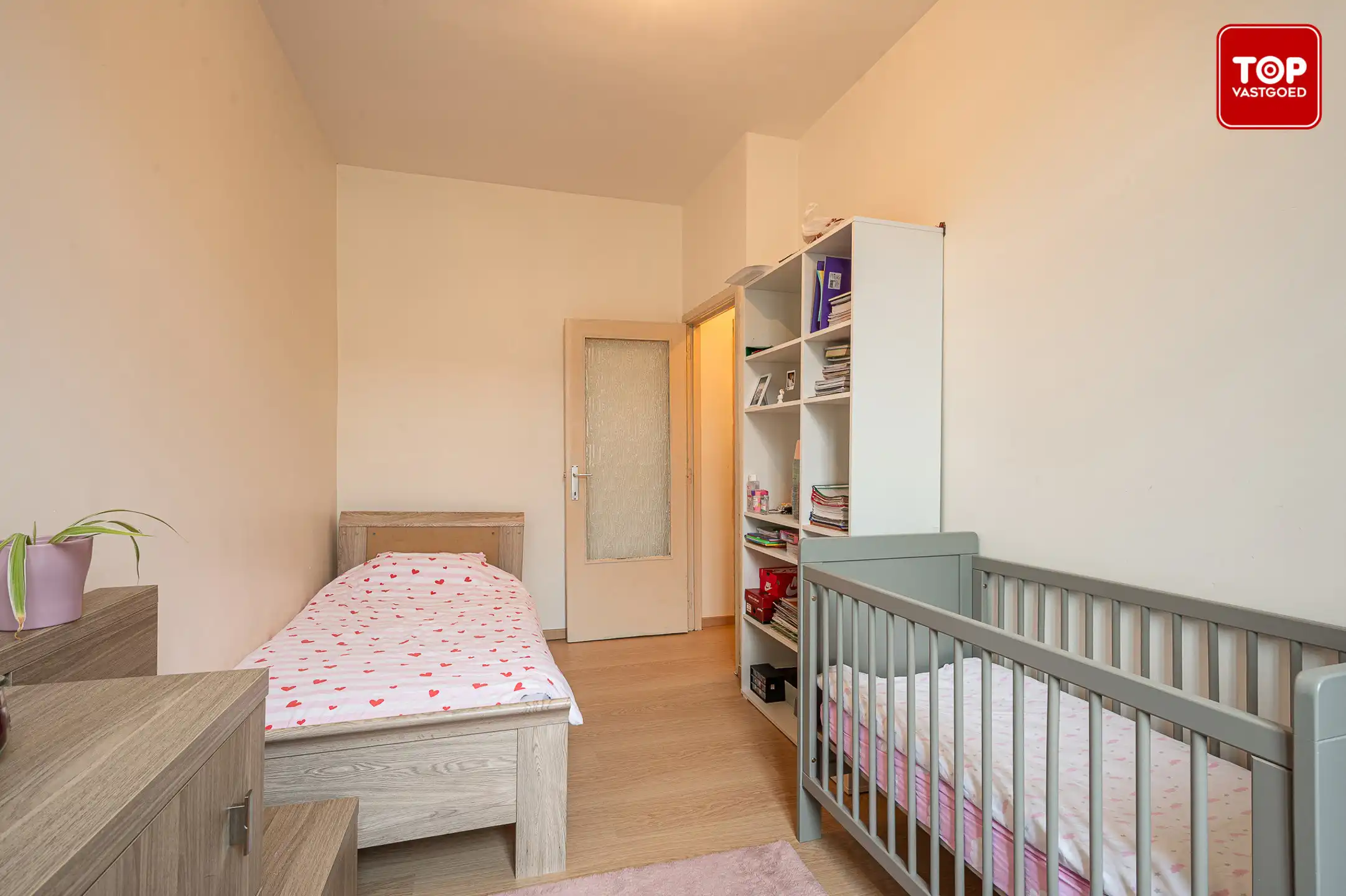 Instapklare stadswoning met 4 slaapkamers en ruime koer. foto 11