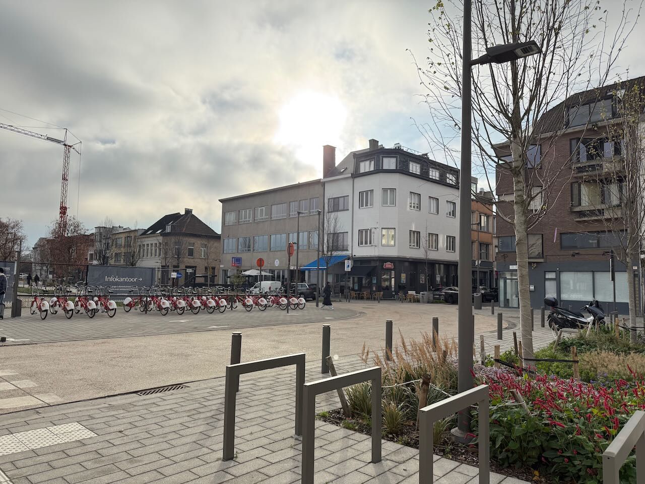 Instapklaar nieuwbouwappartement met terras foto 17