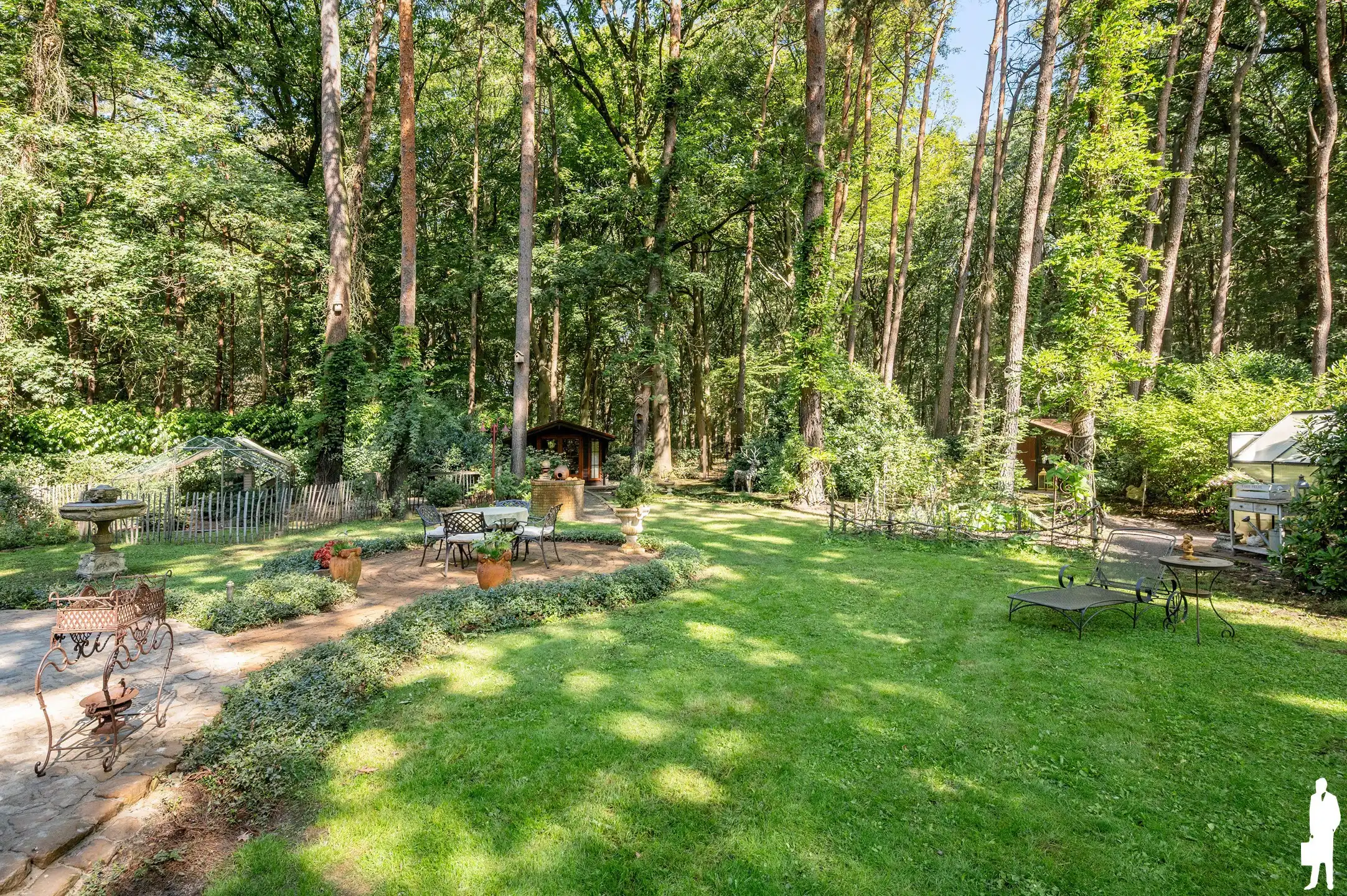Charmante woning met volledige onderkeldering en achterliggend bos van ca. 31.493 m² foto 39