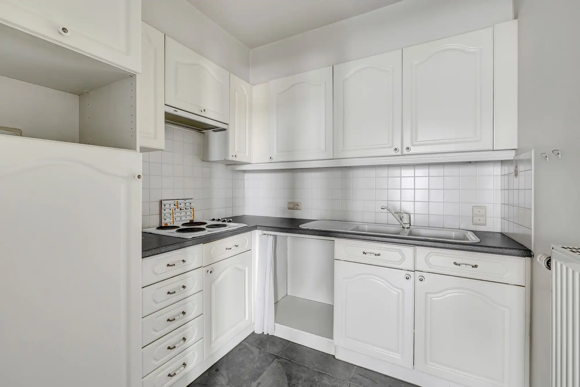 Veelzijdige handelsruimte op centrale ligging met garagebox foto 12