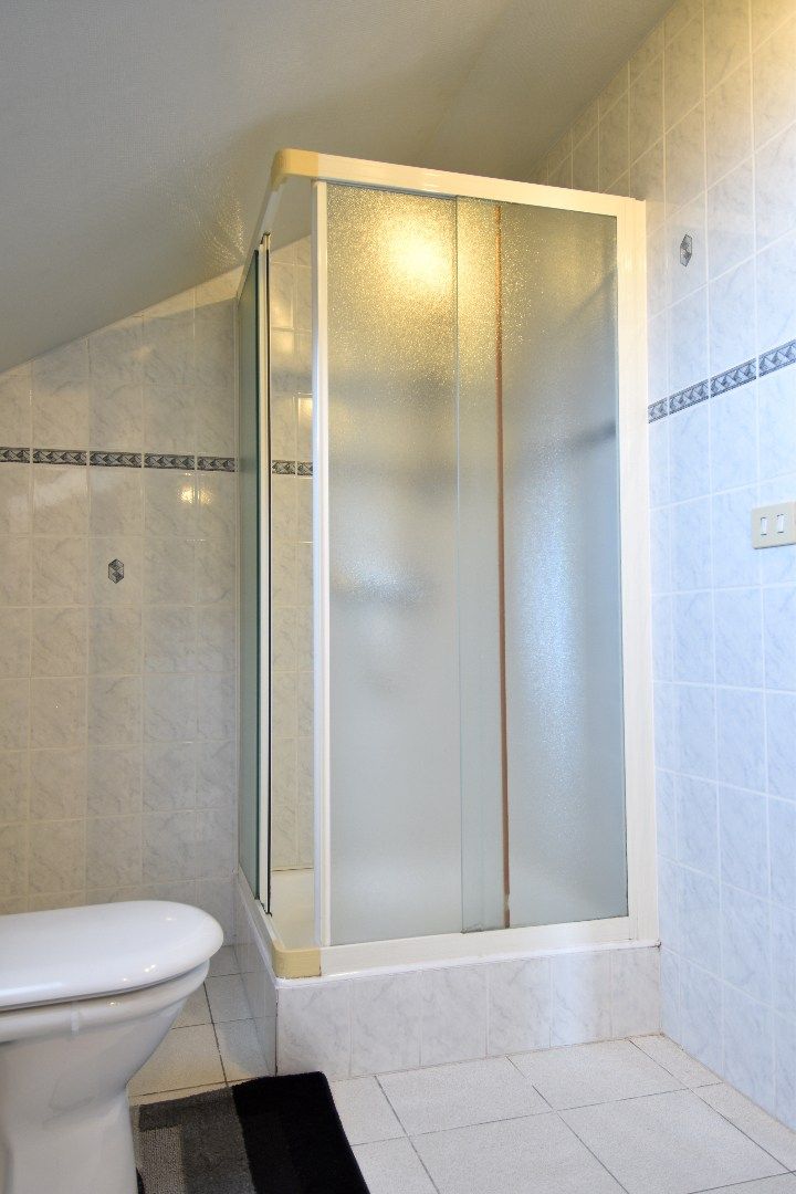 Instapklare villa met 5 slaapkamers én grote handelsruimte te koop in Gullegem foto 19