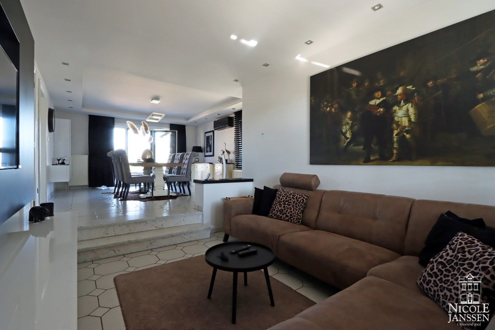 Instapklare gezinswoning met drie slaapkamers, twee badkamers, grote kelder en vrijstaande garage foto 8