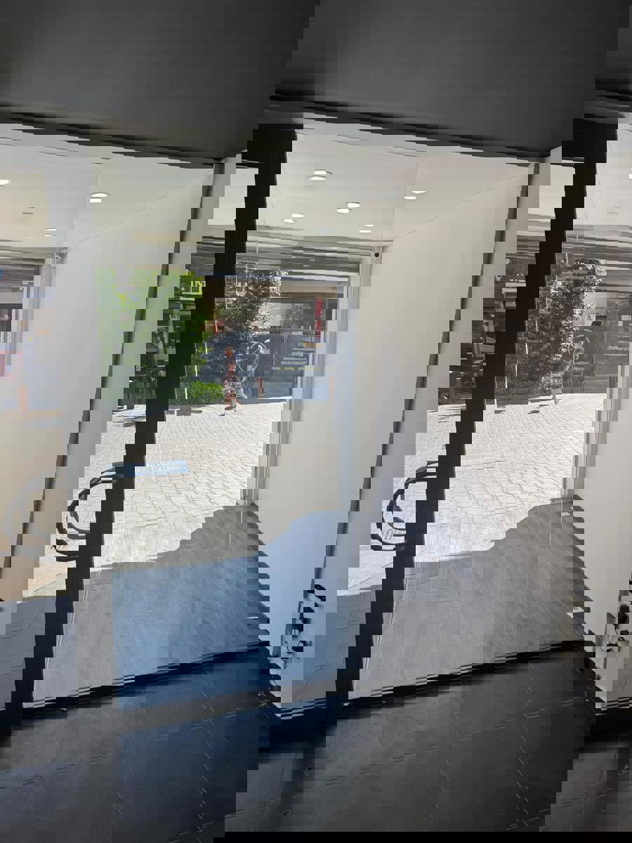Commerciële ruimte te huur foto 4