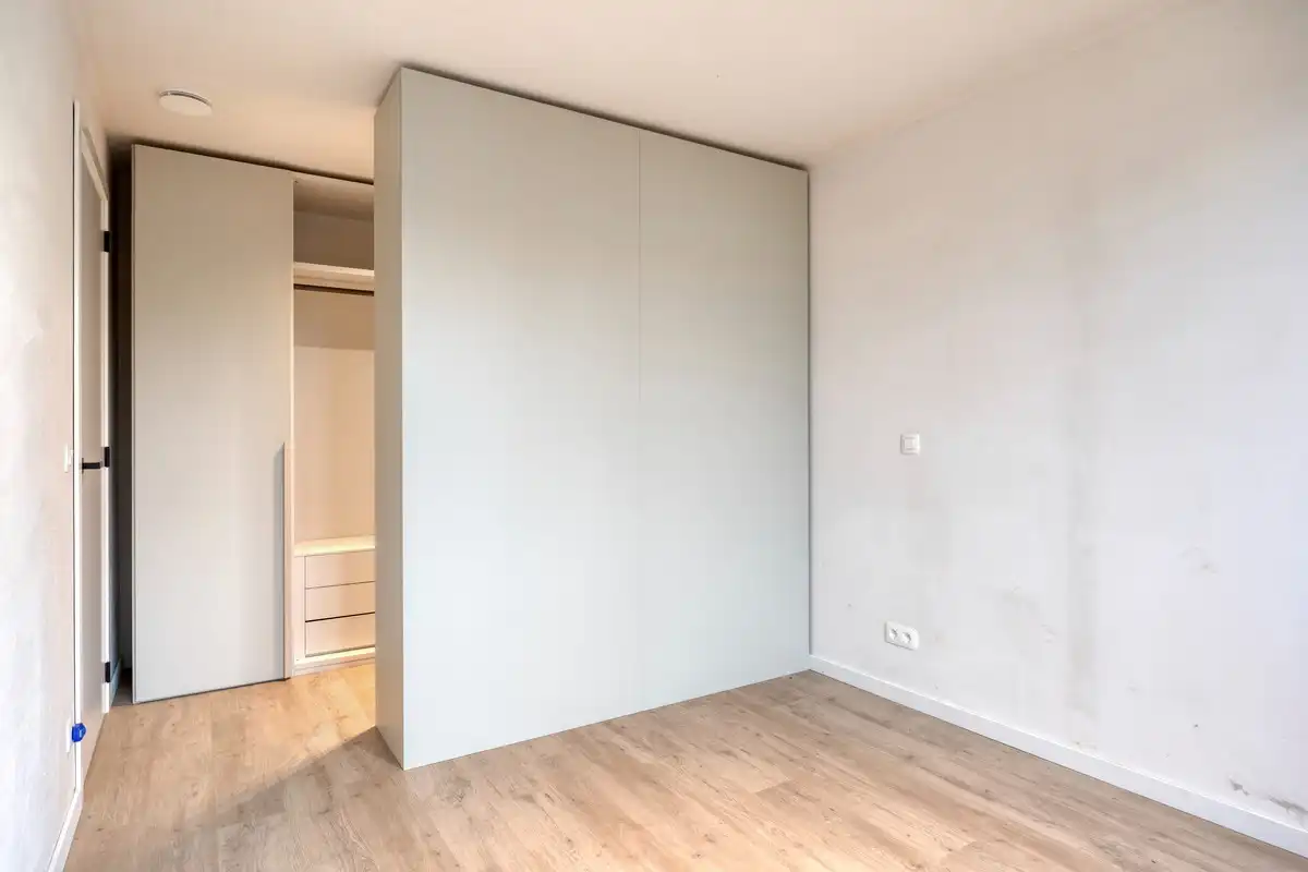 Recente halfopen bebouwing met 3 slaapkamers en carport foto 9