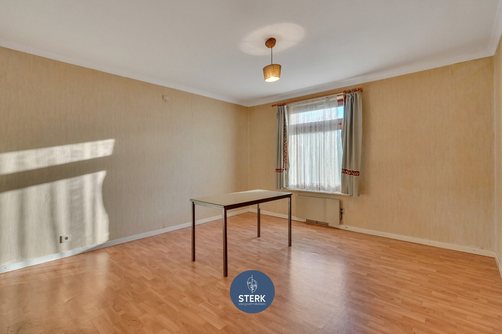 OP TE KNAPPEN GEZINSWONING MET VEEL POTENTIEEL NABIJ MAASTRICHT !  foto 13