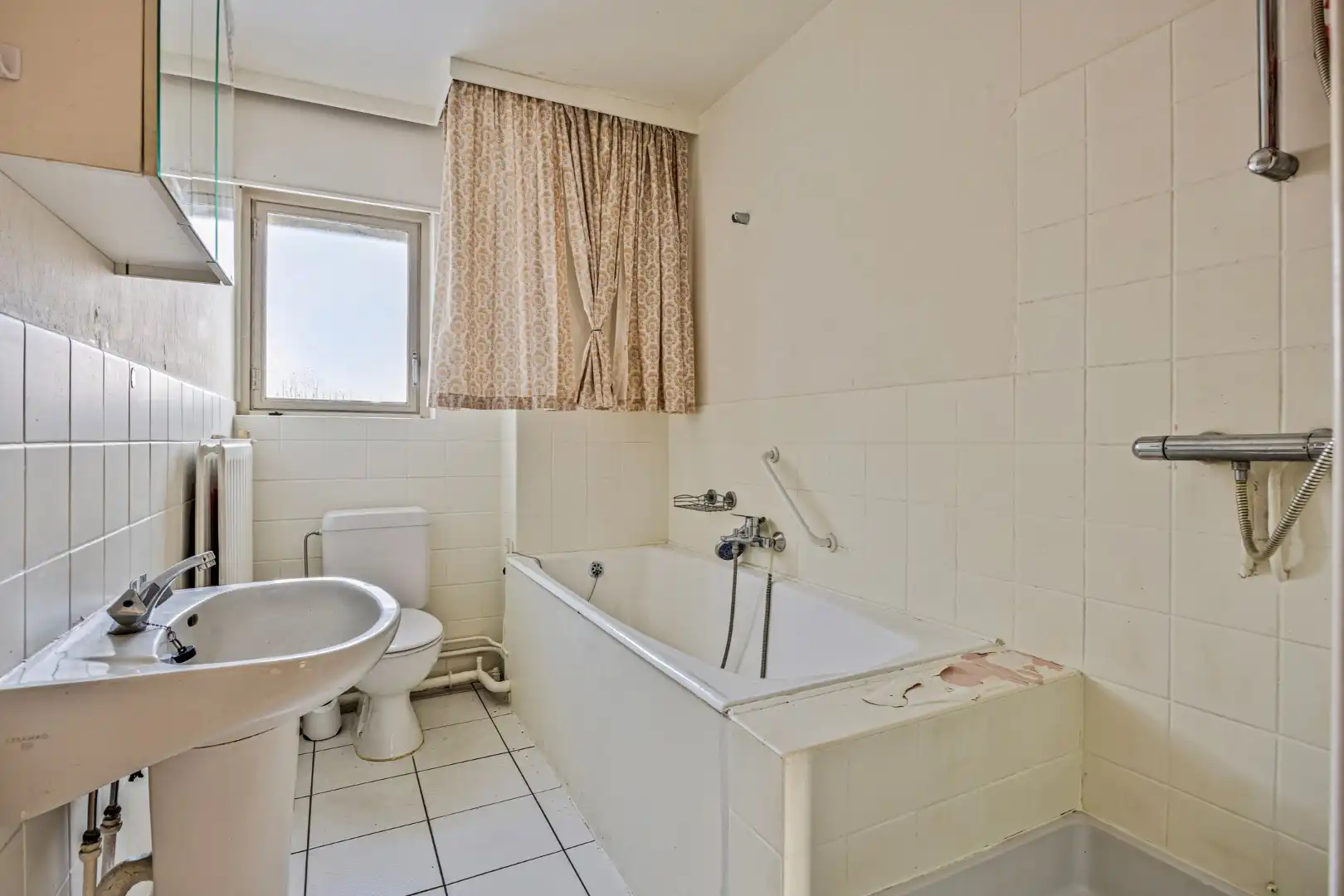 Ruime te renoveren gezinswoning met 4 slpks in het centrum van Herentals ! foto 16