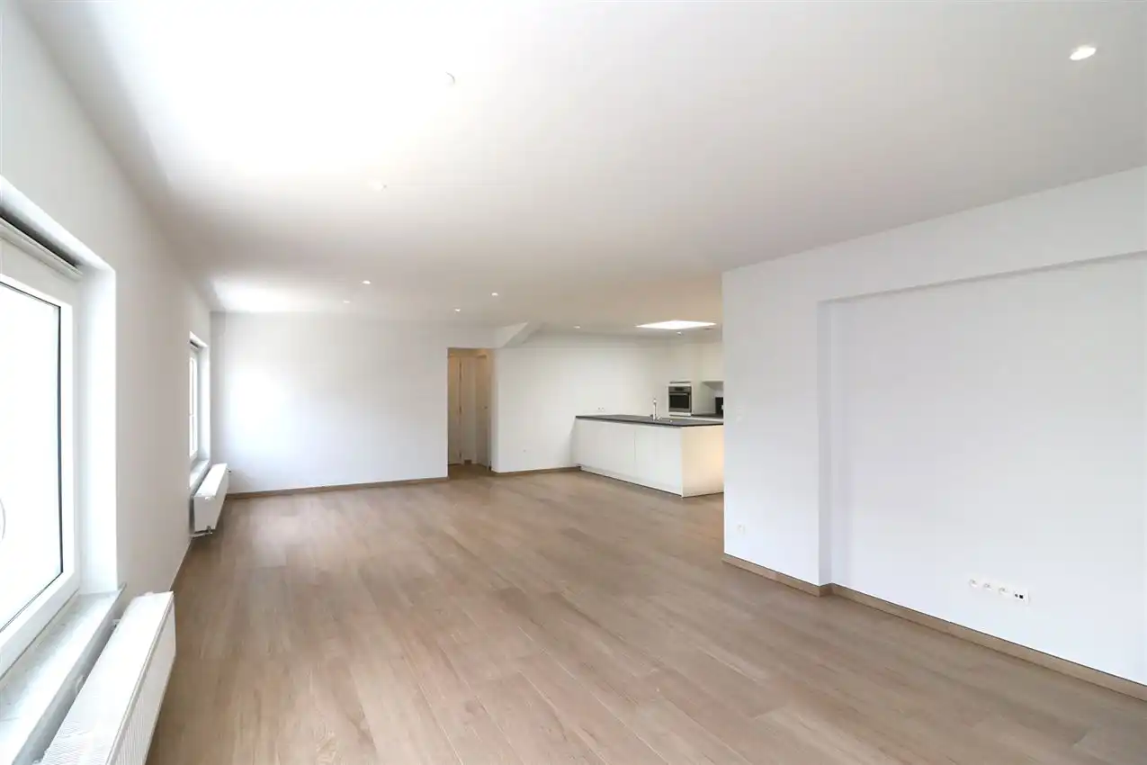 Gunstig gelegen, vernieuwd app. met 3 slpk., 2 badk. en garage foto 7