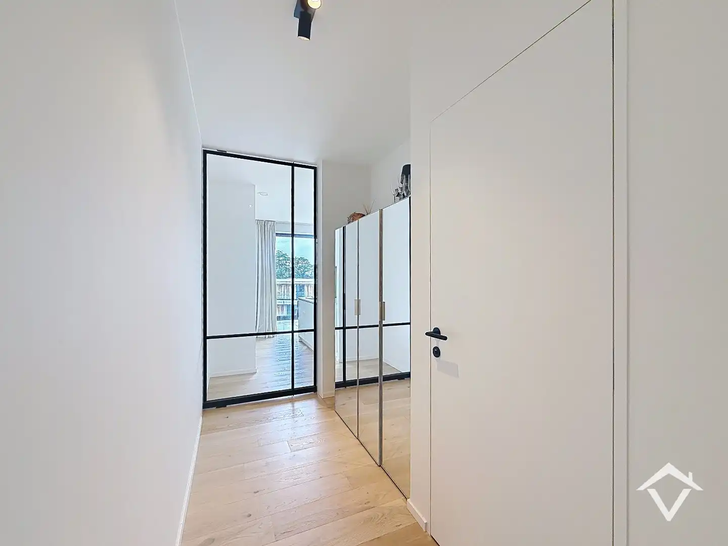 Prachtige penthouse met twee slaapkamers, autostaanplaats en zonnig terras te Rumbeke foto 2