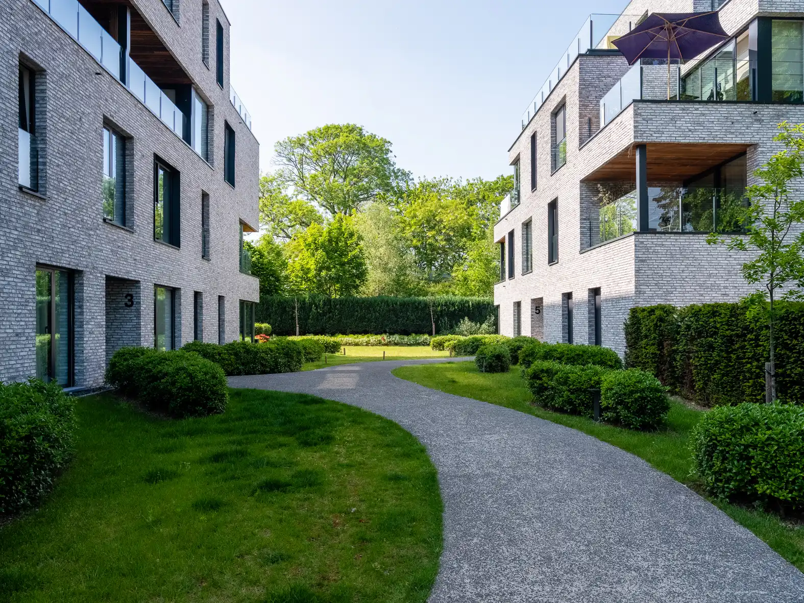 Exclusief recent appartement met terras foto {{pictureIndex}}