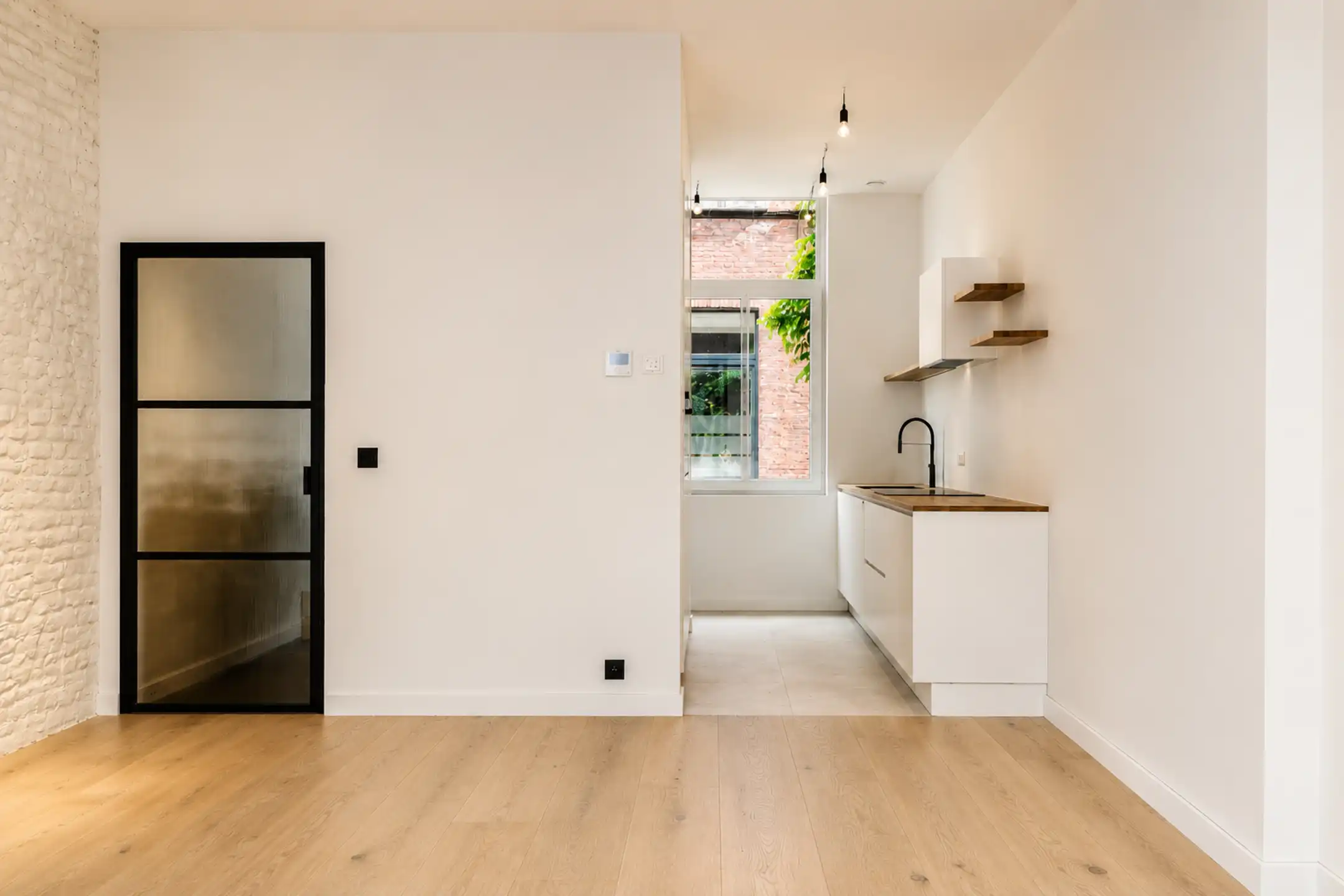 Gerenoveerde woning met 3 slaapkamers en 2 badkamers te Gent foto 8