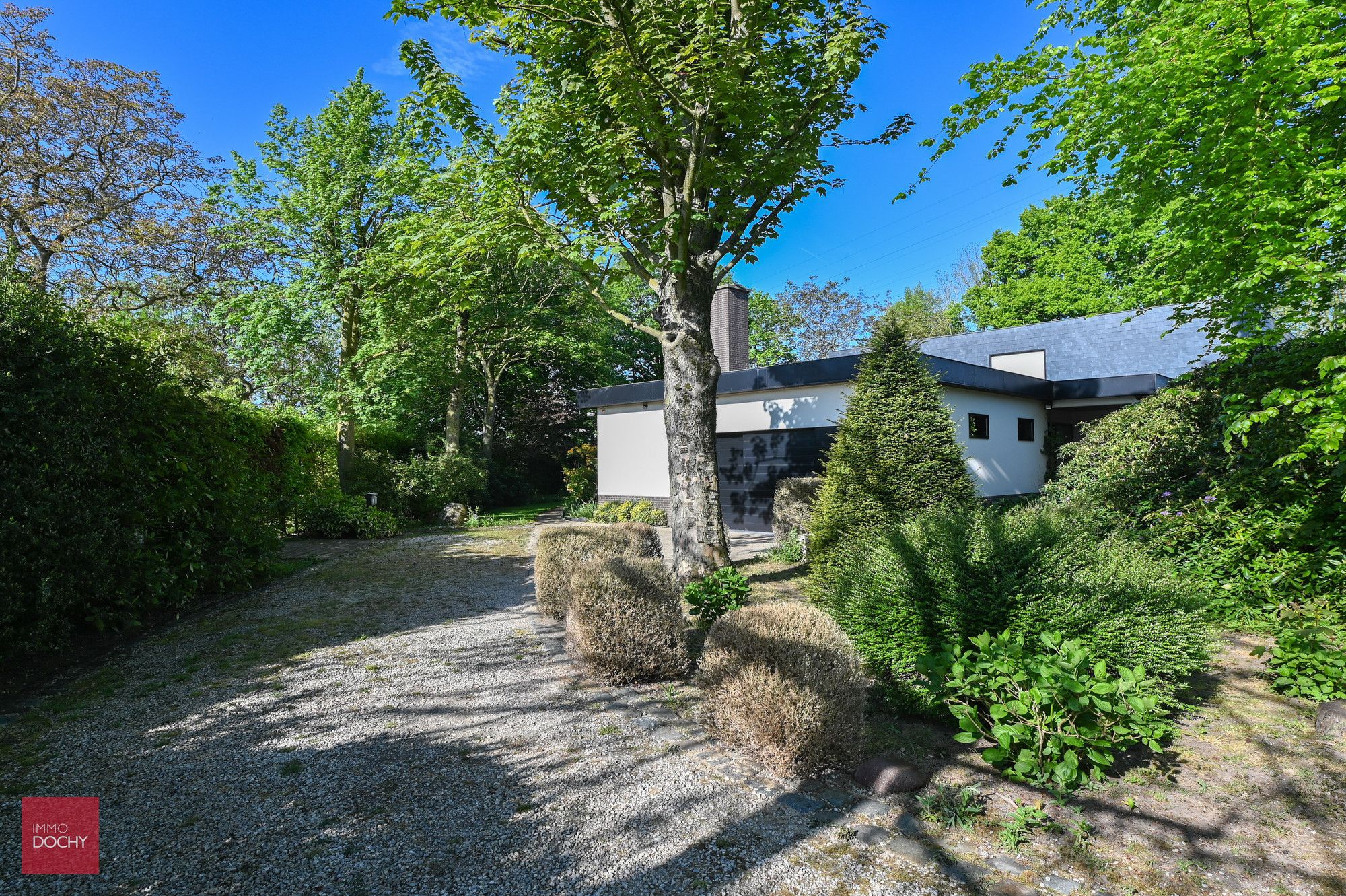 Ruime villa met prachtige tuin foto 7