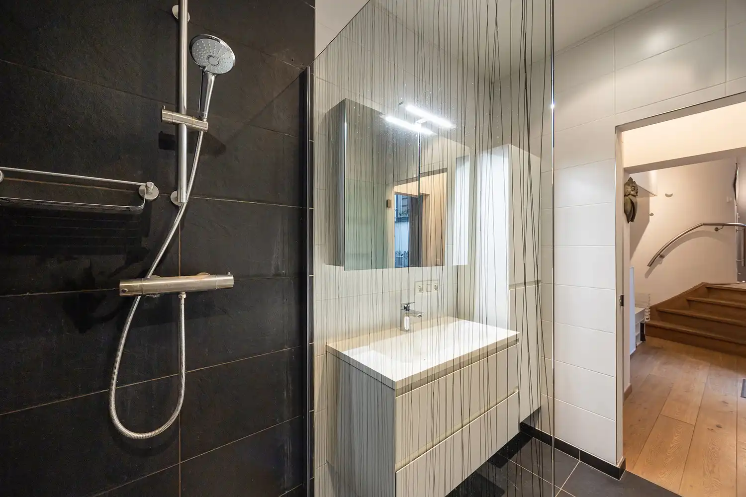 Ruim en energiezuinig appartement (139m²/ EPC B!) met terras in het modehart van Antwerpen aan de Nationalestraat foto 16