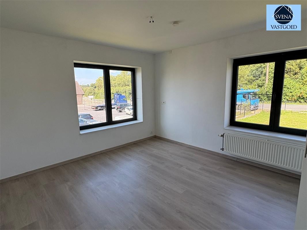 APPARTEMENT MET MAGAZIJN GELEGEN IN KMO ZONE foto 11