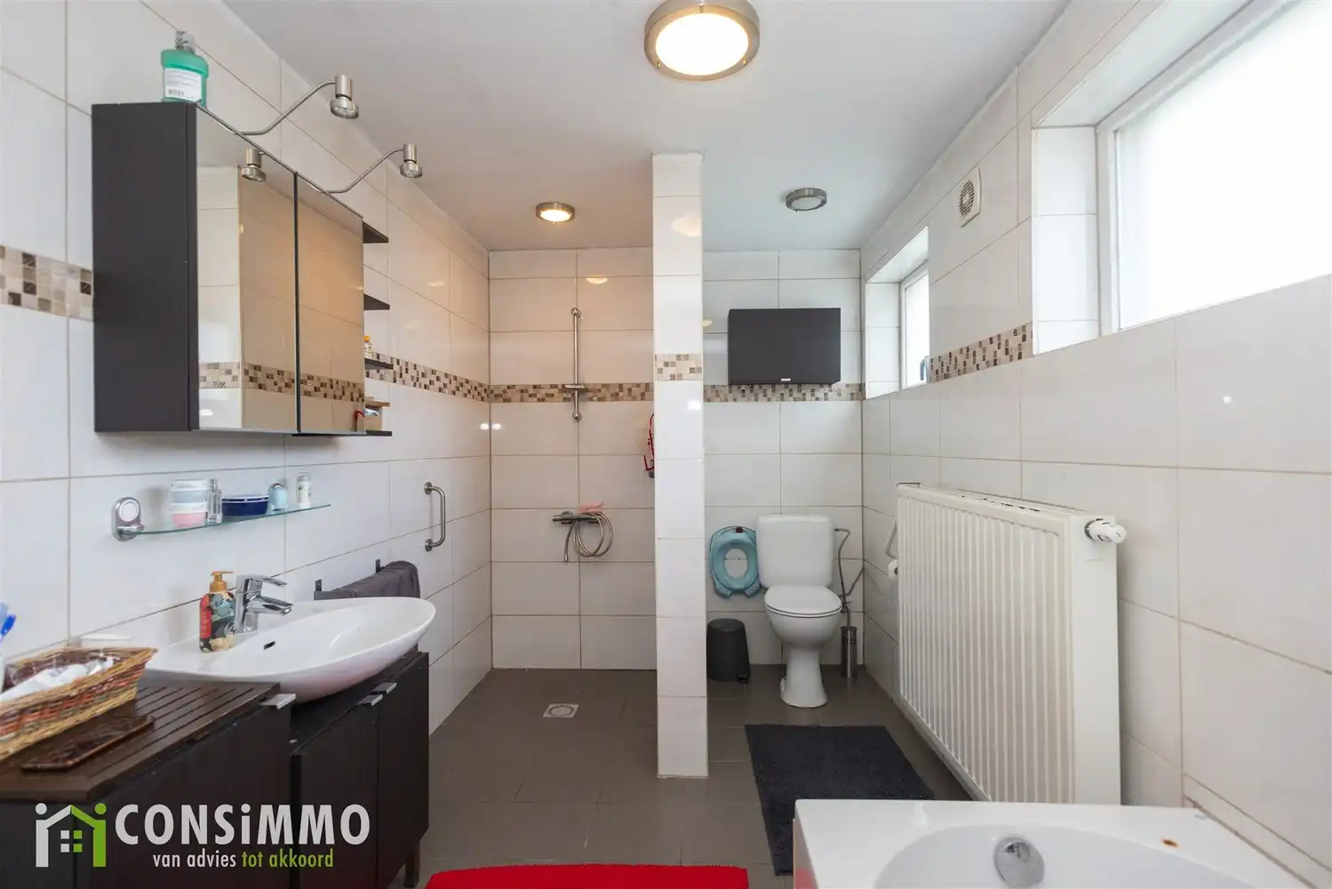 Ruime vrijstaande woning met 5 slaapkamers, loods en 50a perceel in Genk-Zuid foto 16