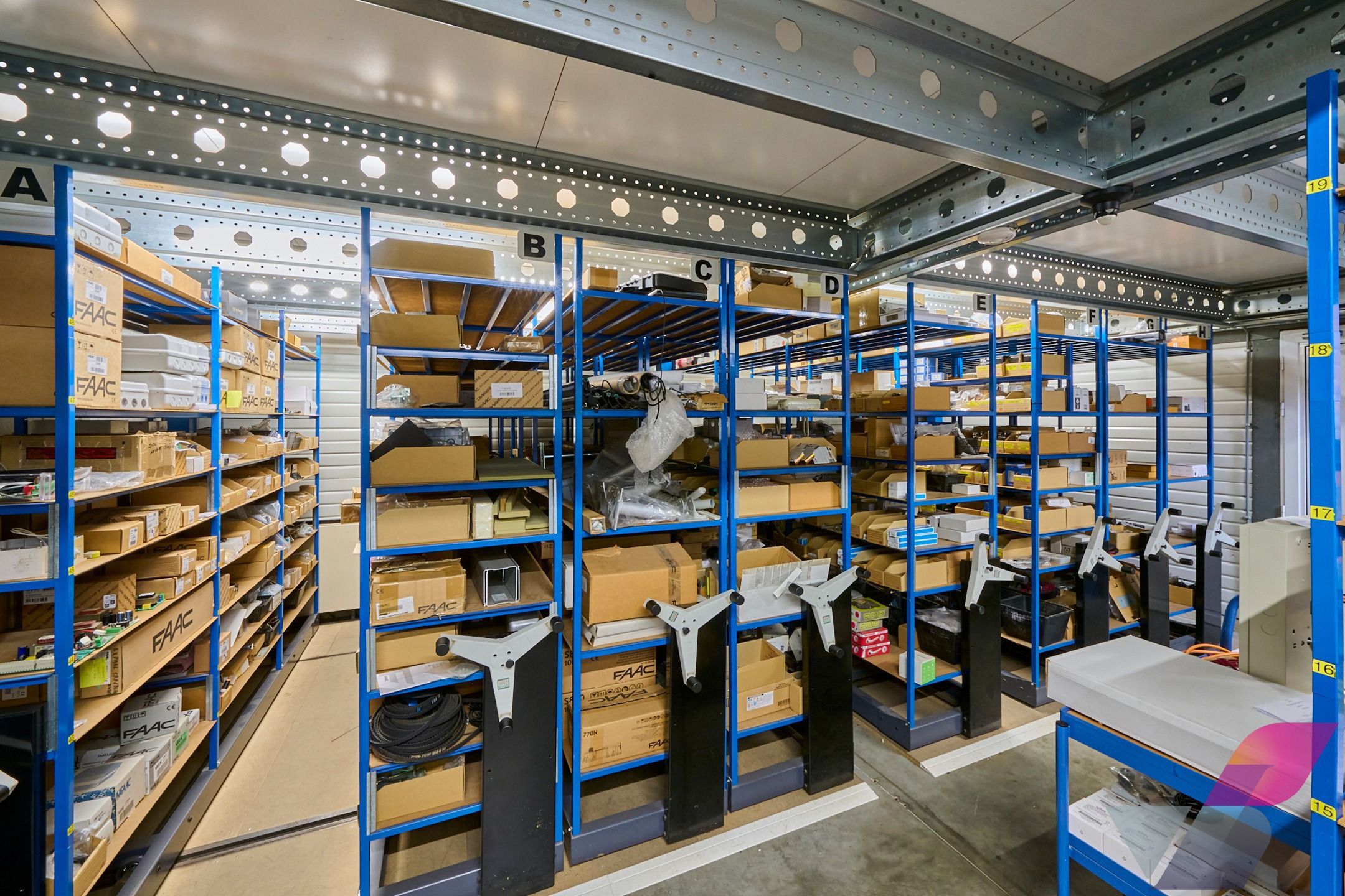 MULTIFUNCTIONEEL GEBOUW OP MOOIE ZICHTLOCATIE foto 13