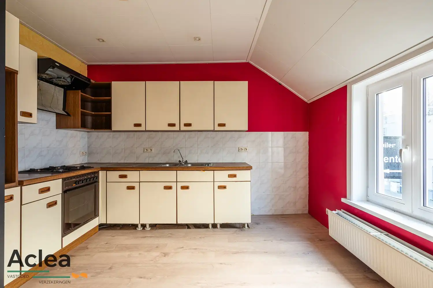 Multifunctionele eigendom bestaande uit café met appartement en feestzaal foto 8