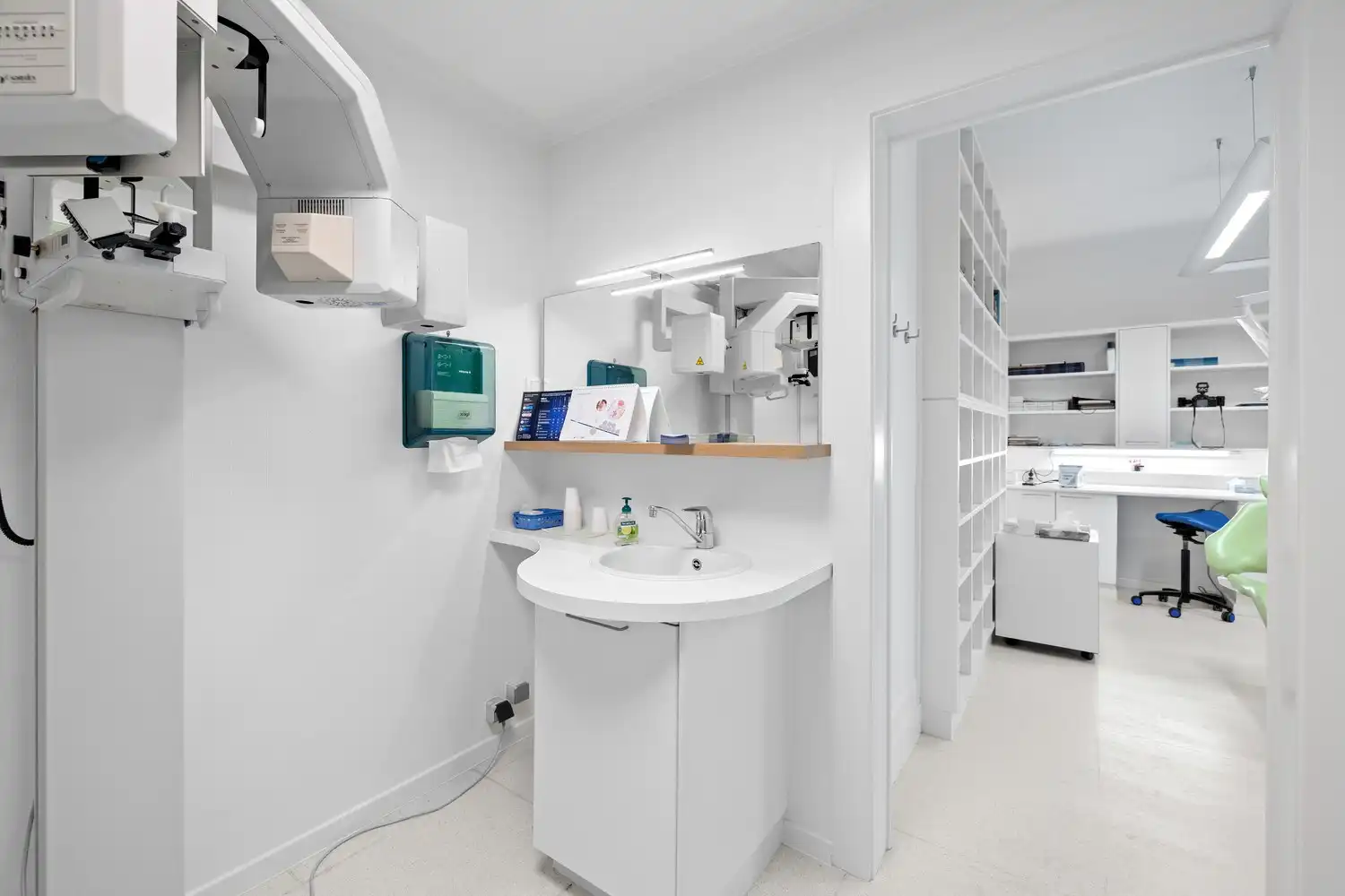 Kantoor of praktijkruimte te huur in unieke herenwoning te Aalst foto 9