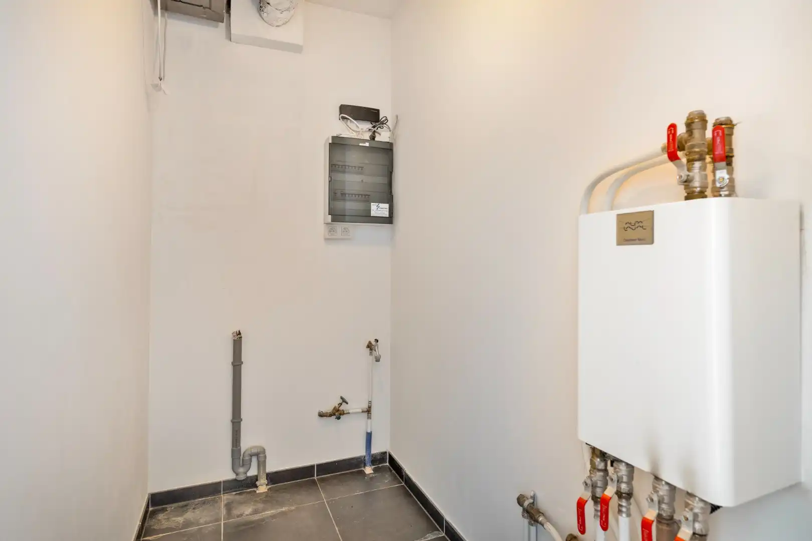 Rustig en zonnig gelegen appartement met 1 slpk en autostaanplaats in Herentals-centrum ! foto 11