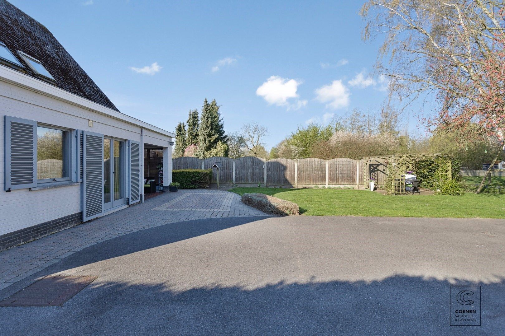 Instapklare villa met 4 slpk's en prachtige tuin op een perceel van 1125 m² te Lier. foto 21