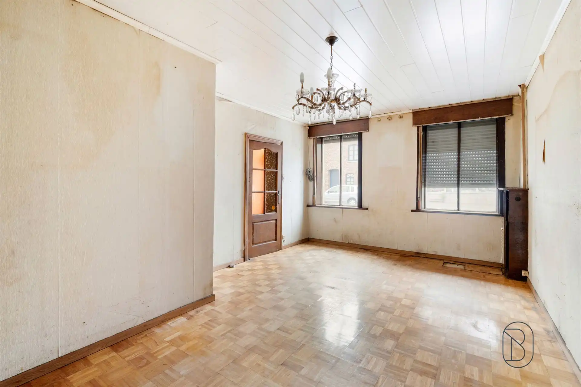 Te renoveren / af te breken woning met POTENTIEEL en uitweg foto 5