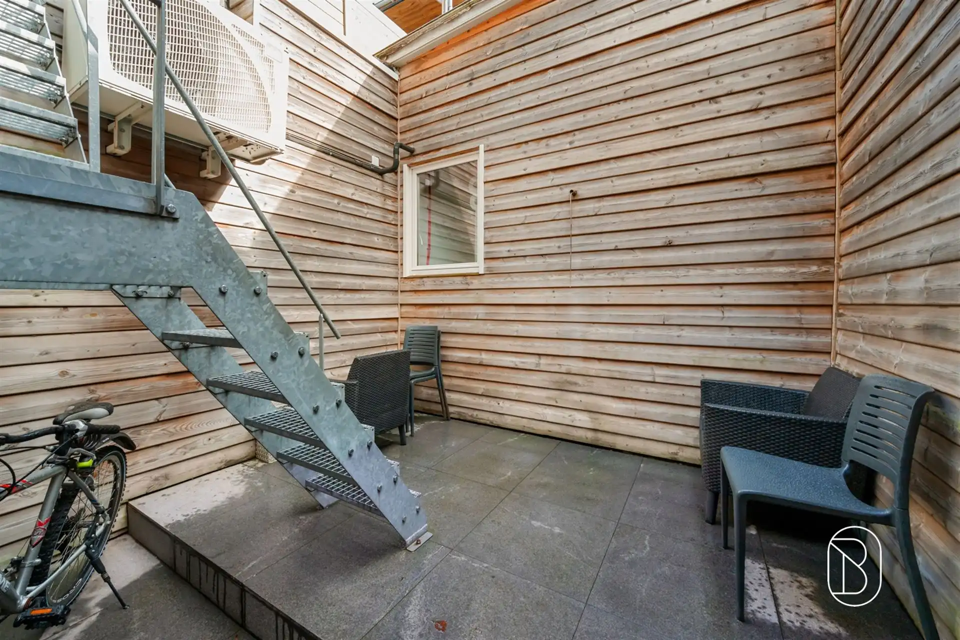 Topgelegen frituur en instapklaar duplex appartement foto 14