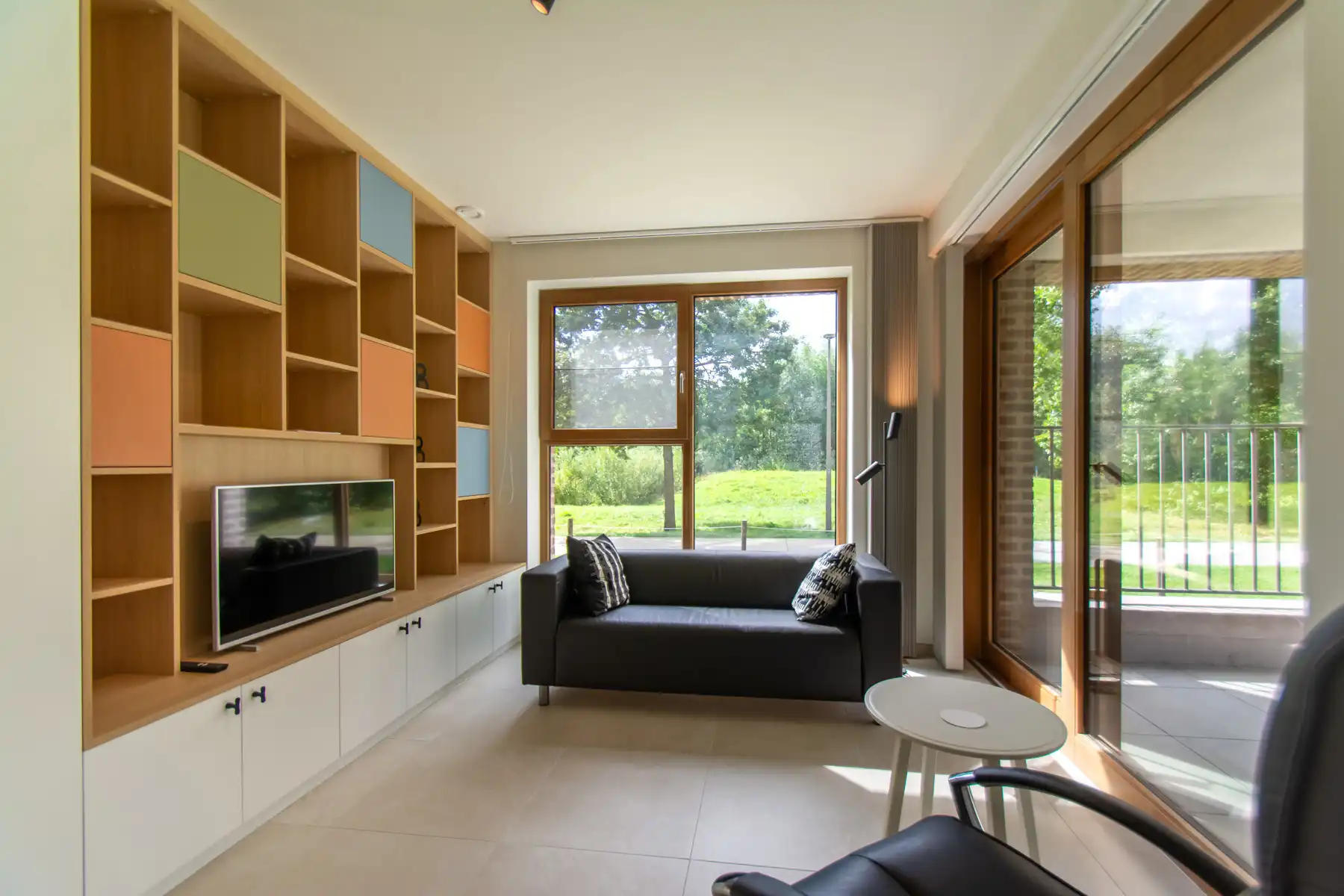 Rustig gemeubeld en comfortabel 1slpk appt. met mooi terras  foto 3