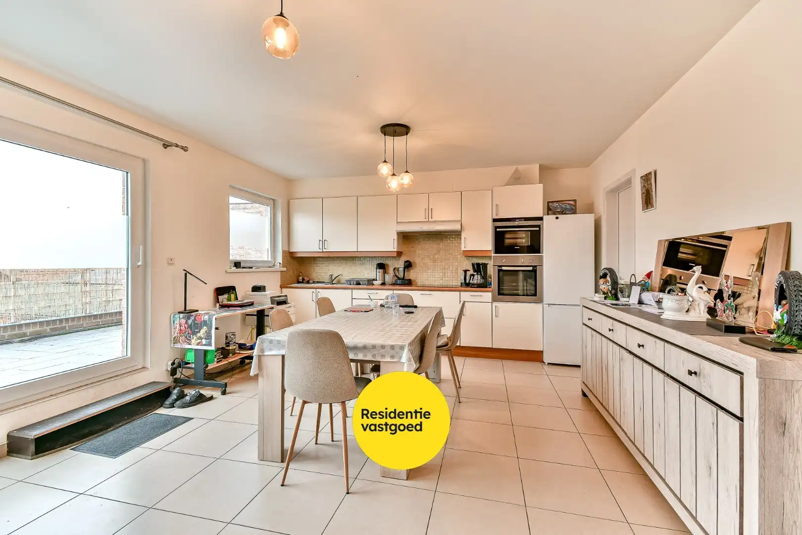 Opbrengsteigendom met 3 appartementen en 3 garages foto 11