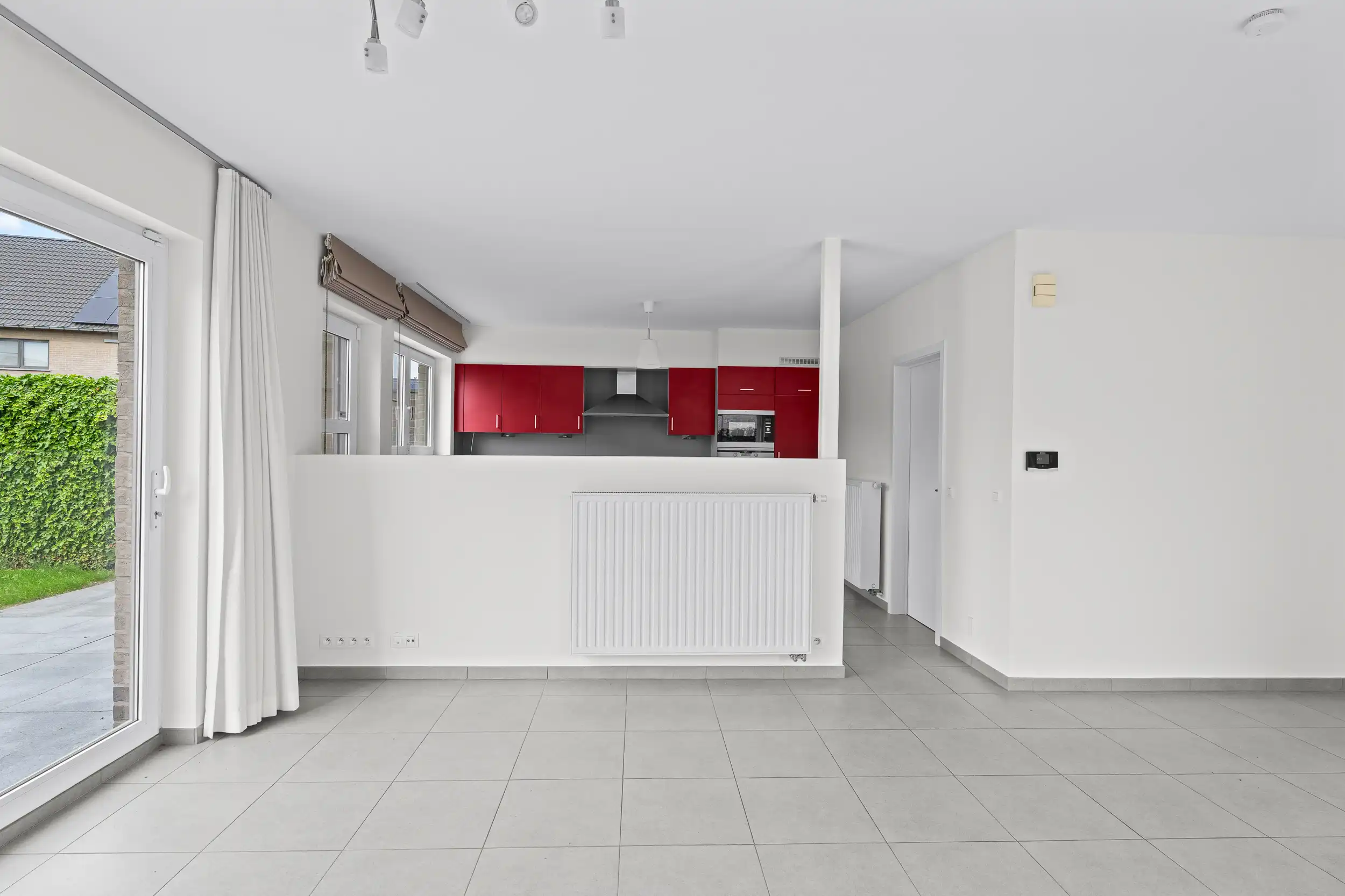 Moderne en energiezuinige gezinswoning in hartje Lochristi foto 9