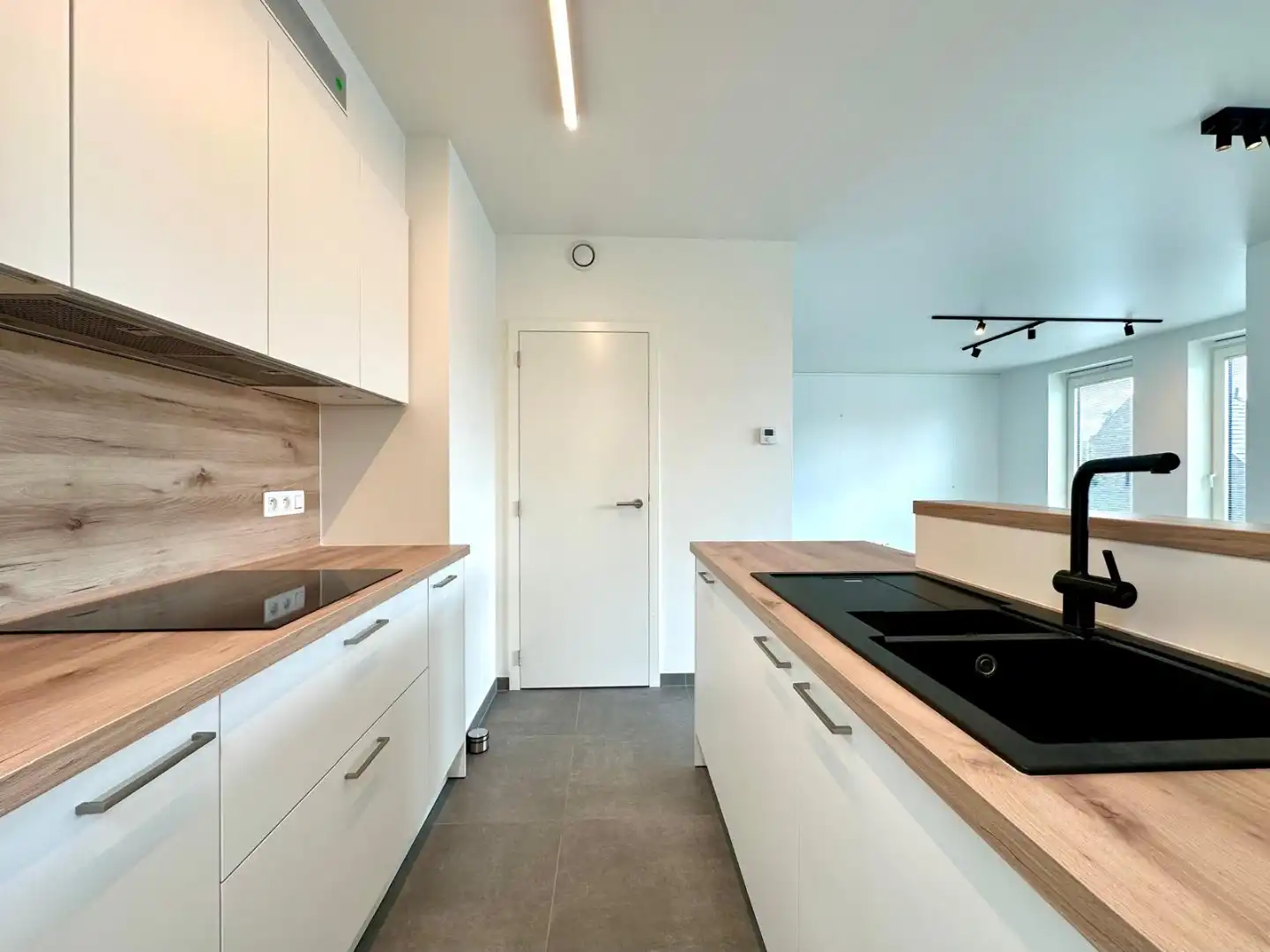 Modern appartement op gunstige ligging te Sint-Andries foto 6