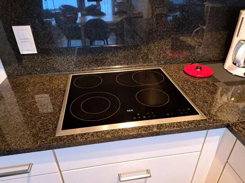Mooi gerenoveerd 2-slaapkamer-appartement  met zeezicht. foto 4