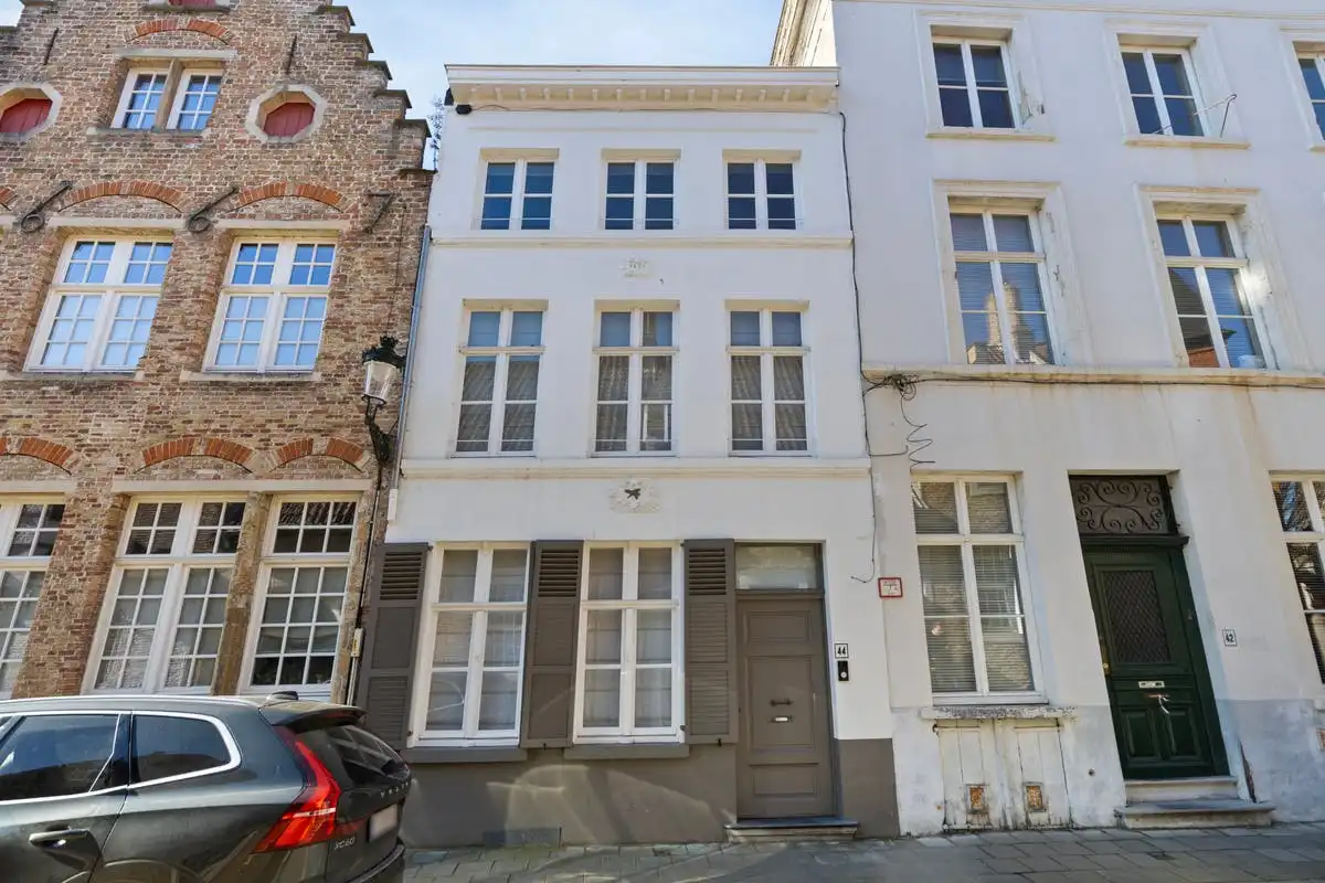 Charmant huis te koop in stadscentrum van Brugge foto {{pictureIndex}}