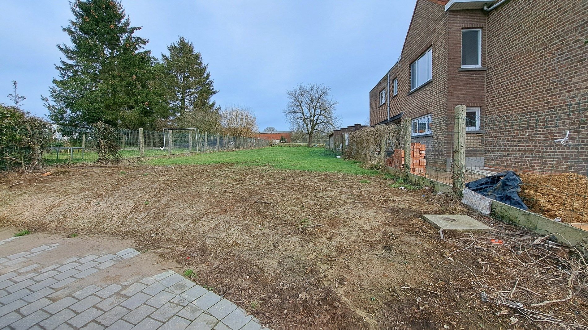 Bouwgrond voor half open bebouwing op 3a 66ca foto 5
