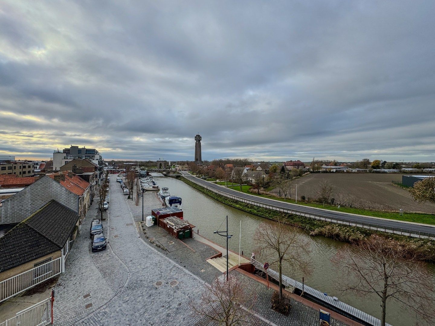 Ruim appartement met 2 slaapkamers en terras met prachtige vergezichten! foto 10