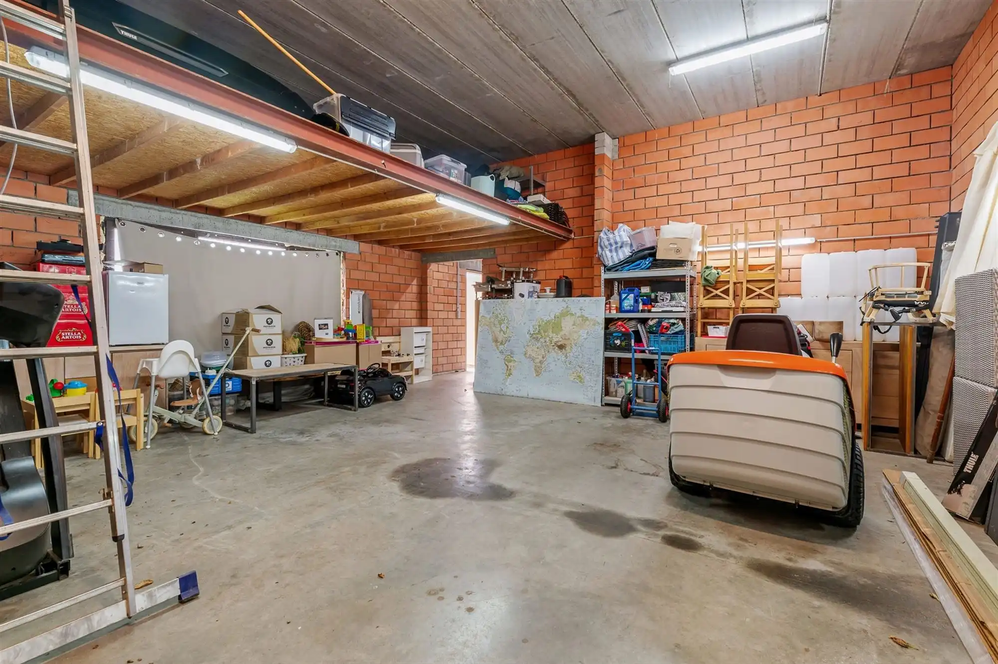 PRACHTIG GERENOVEERDE WONING MET RUIME GARAGE OP IDEALE LIGGING! foto 29