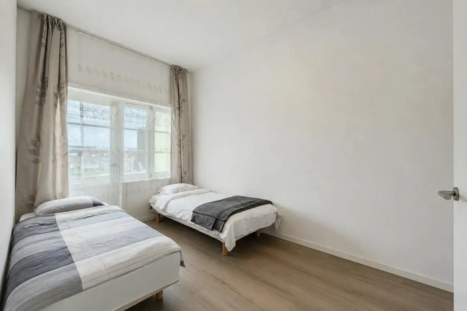 Ruime woning met garage en opslagruimtes te Oostende foto 14