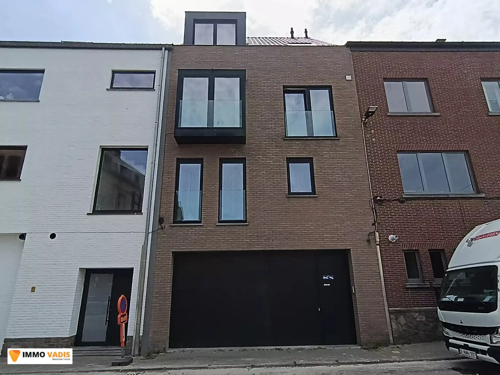 ruime garage/ stockageruimte foto {{pictureIndex}}