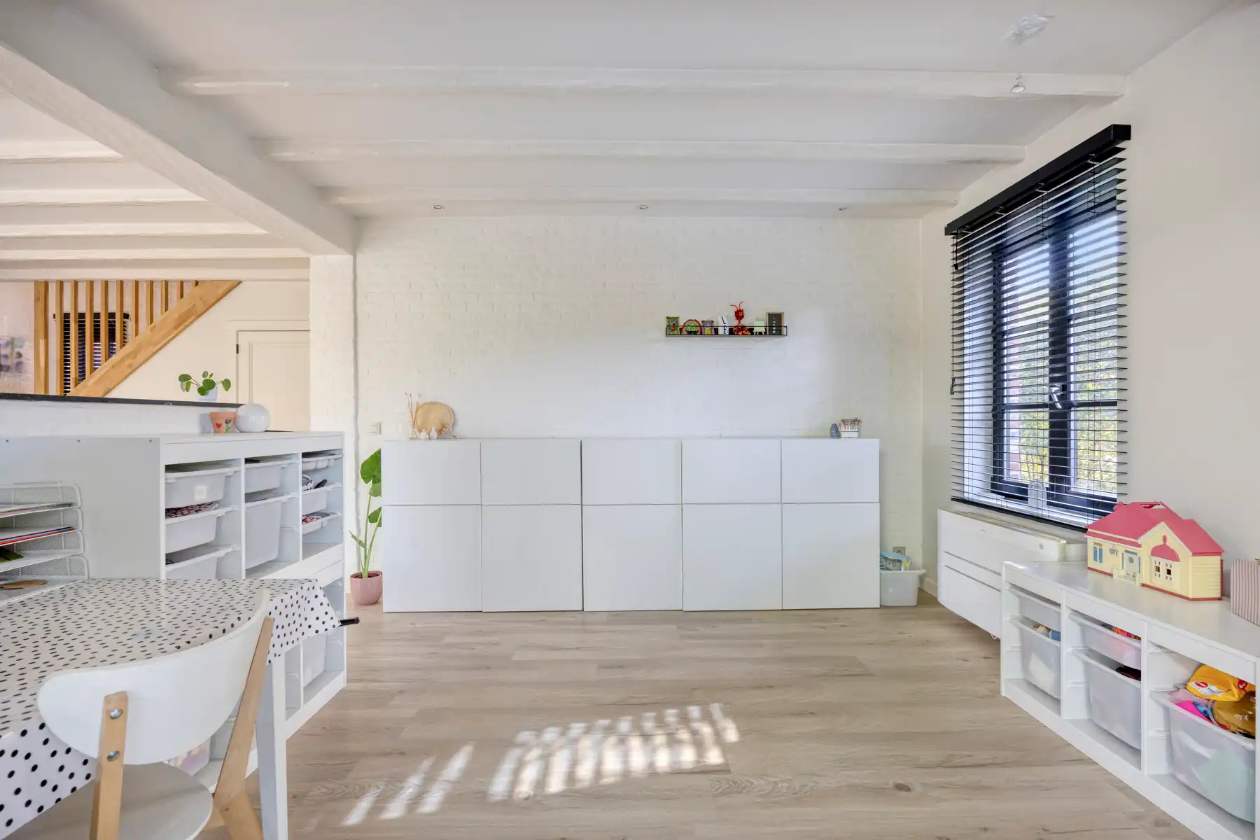 Ruime instapklare woning met prachtige tuin in Oetingen foto 9