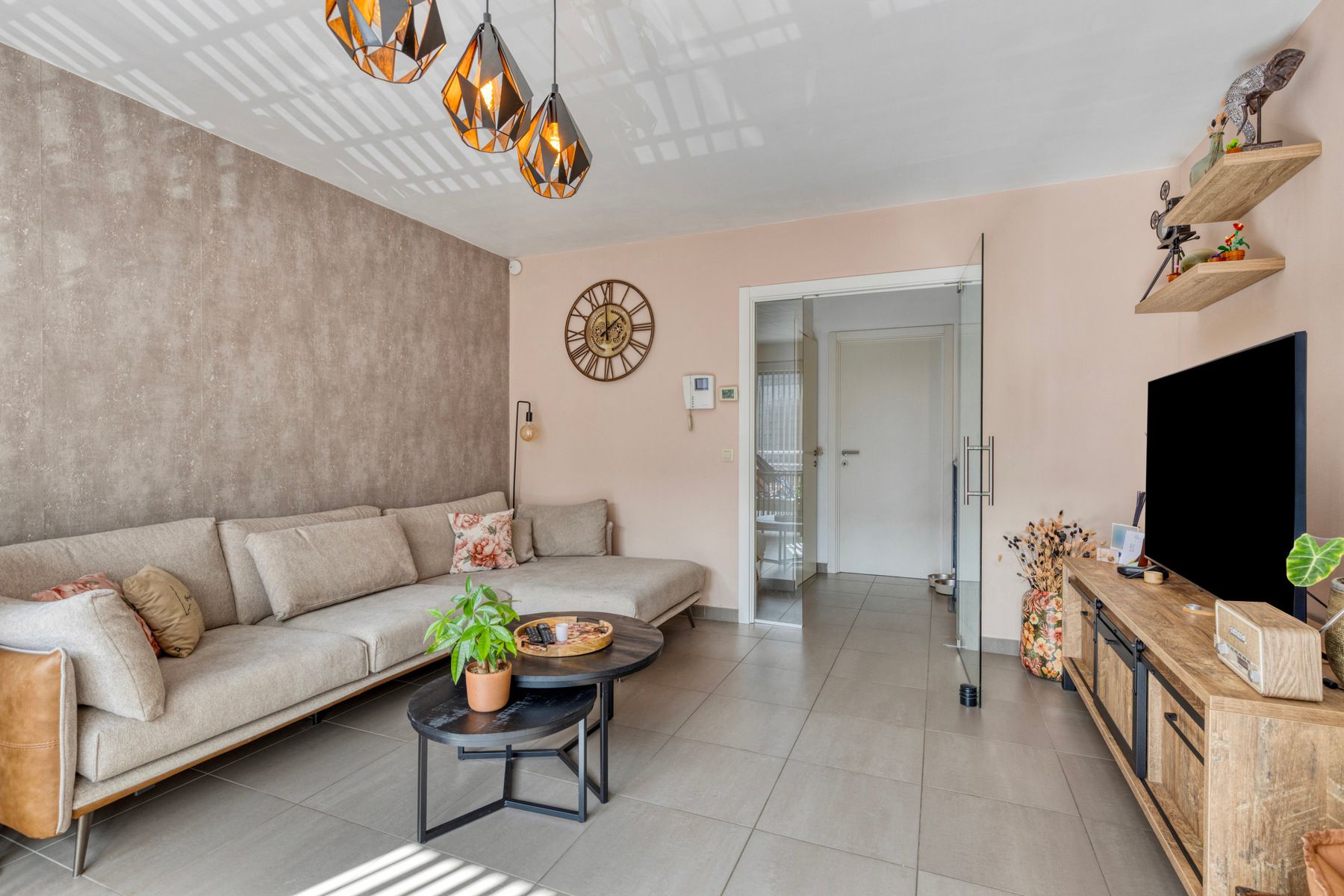 Instapklaar appartement met 3 slaapkamers en terras foto 4