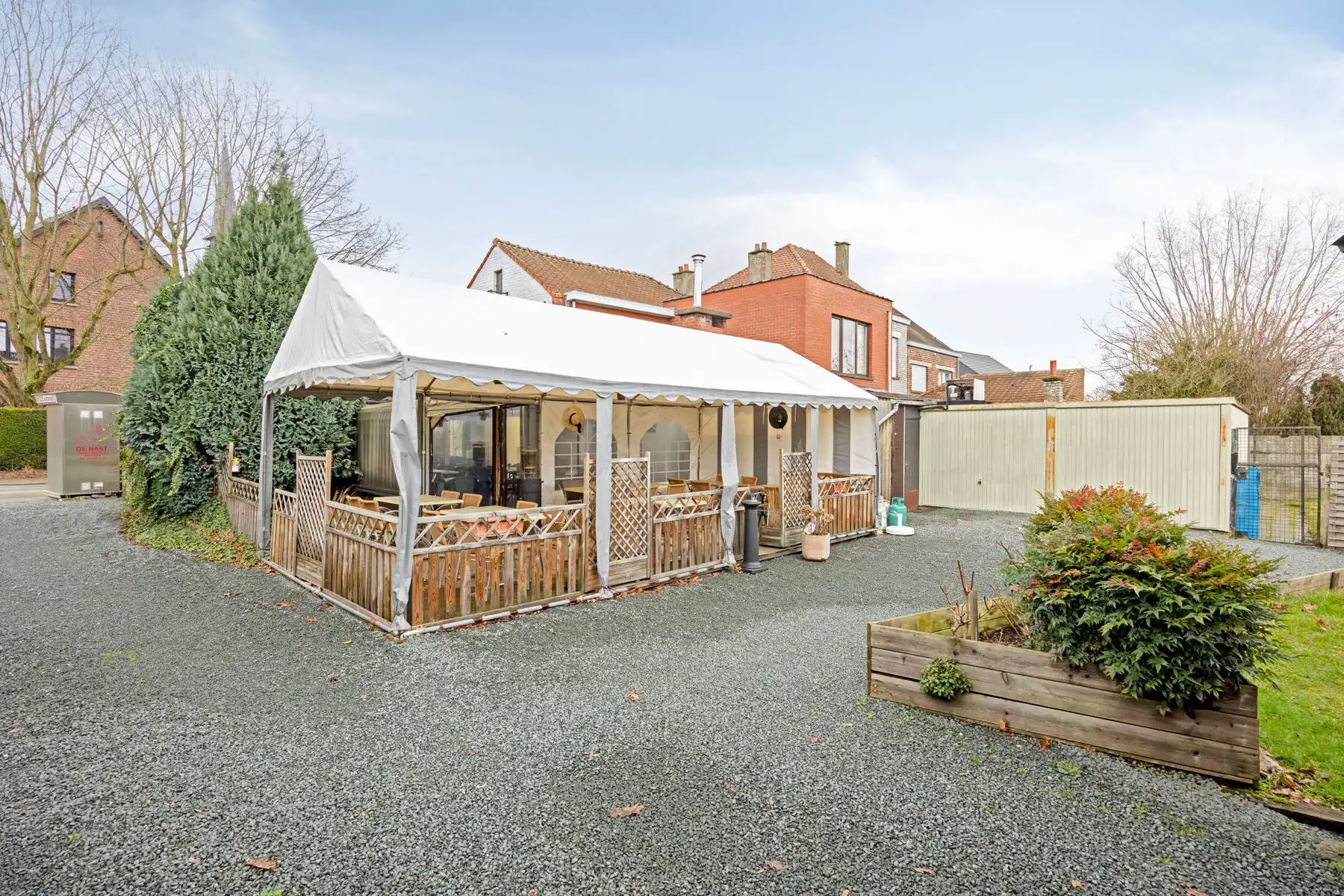 veelzijdig handelshuis met woonst en appartement foto 16