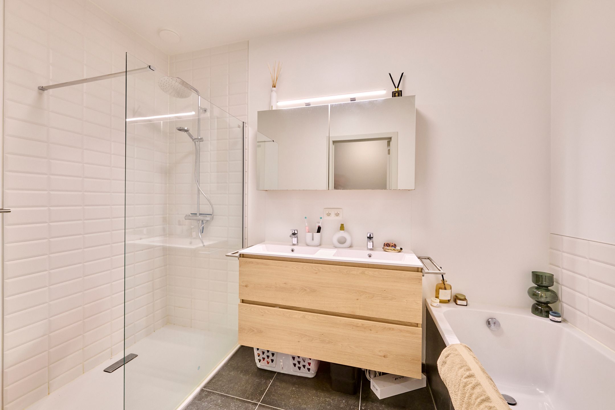 Energiezuinig 2 slpk appartement - terras - parking foto 8