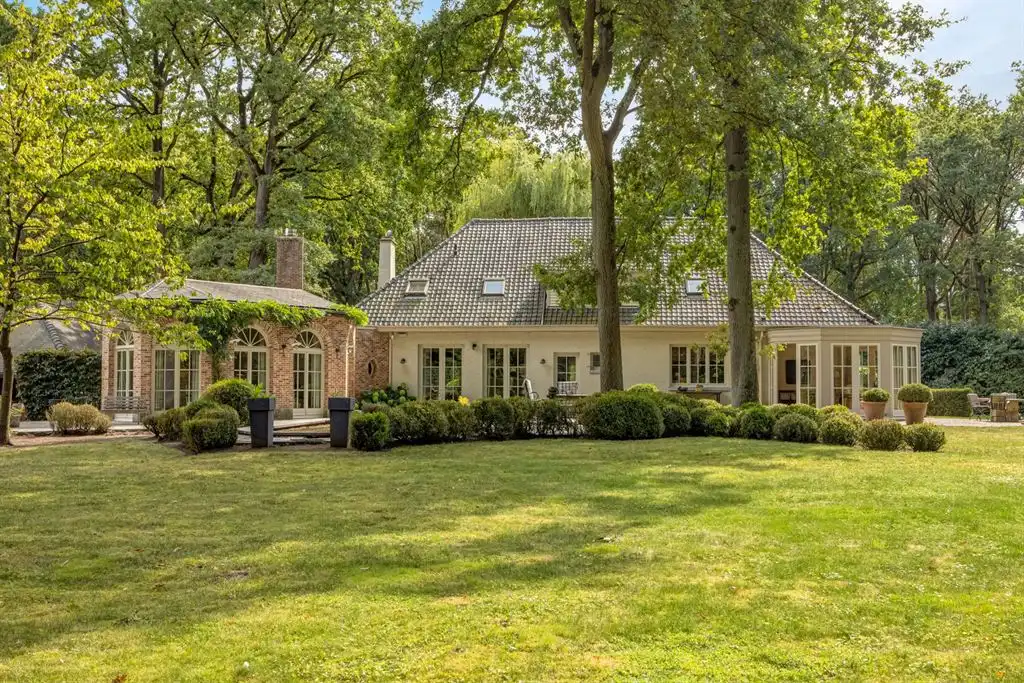Hoofdfoto van de publicatie: Een villa op een van de mooiste locaties van s-Gravenwezel