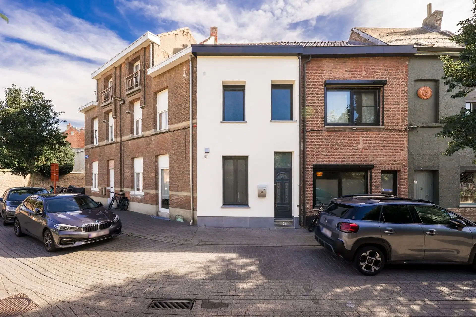 Hoofdfoto van de publicatie: Te renoveren woning met 3 slpks en 3 badkamers.