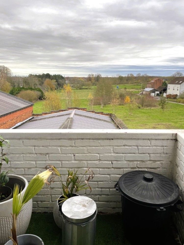 Gerenoveerd, lichtrijk appartement met 2 grote slaapkamers en inpandige staanplaats op toplocatie. foto 9