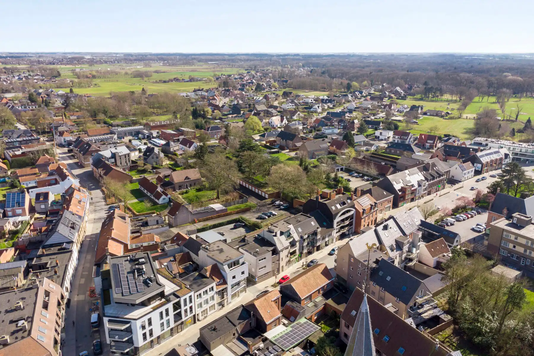 Woning met commerciële ruimte in het centrum van Aalter! foto {{pictureIndex}}